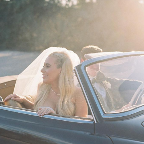 El Chorro Bride and groom in a classic car
